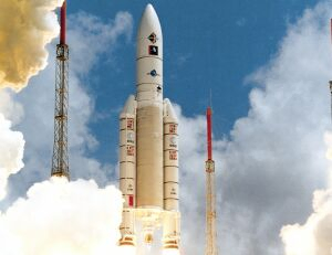 Die europäische Trägerrakete Ariane 5 muss wieder wettbewerbsfähig werden - dies beschloss der ESA-Ministerrat in Paris.
(Bild: ESA)
