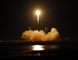 Falcon 9 Flugnummer 3 nach dem Abheben
(Bild: NASA/Alan Ault)