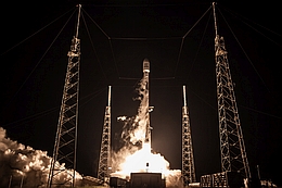 Falcon 9 mit SES 12 kurz nach dem Abheben (Bild: SpaceX)