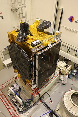 EchoStar 105/SES 11 auf Schütteltisch
(Bild: SES)