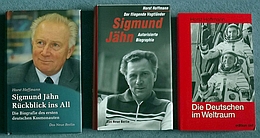 Bücher zu und über Sigmund Jähn (Bild: A. Weise)