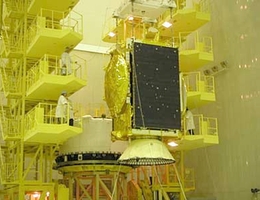 AMC 9 bei den Startvorbereitungen in Baikonur. (Bild: ILS)