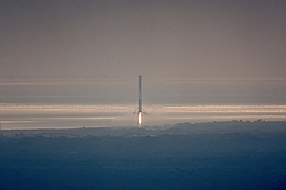 Landung Erststufe auf Landezone-1 (Bild: SpaceX)