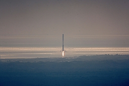 Landung Erststufe auf Landezone-1
(Bild: SpaceX)