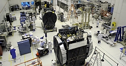 Satellitenherstellung bei OSC (Bild: Orbital Sciences Corporation (OSC))
