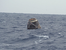 Dragon im Wasser
(Bild: SpaceX)