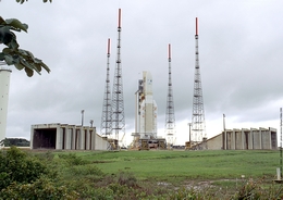 Ariane 5 mit der Flugnummer V157 auf der Startrampe. (Bild: ESA/CNES/Arianespace/CSG)