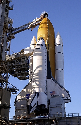 Stack mit Orbiter Columbia vor dem Start zur Mission STS-107. (Bild: NASA)