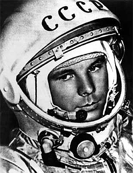 Juri Gagarin
(Bildquelle unbekannt, vermutlich sowjetische Raumfahrt- oder Presseagentur via Wikipedia)