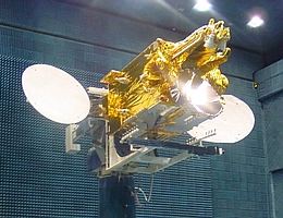 VeneSat 1 alias Simón Bolívar 1 in Antennentestkammer.
(Bild: ABAE)