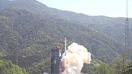 LM-2C-Start mit Yagon-30-06-Satelliten an Bord.
(Bild: CCTV)
