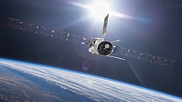 Im erdnächsten Punkt trennen die Raumsonde BepiColombo am kommenden Karfreitag nur 12.700 Kilometer von der Erde.
(Bild: ESA/ATG medialab)