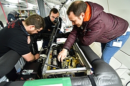 Vorbereitung des VIP-GRAN-Experiments für den Parabelflug
(Bild: ESA–M. Cowan)