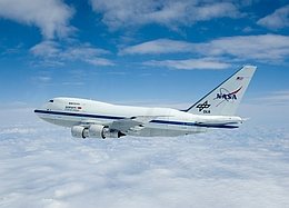 Die fliegende Sternwarte SOFIA ist eine umgebaute Boeing 747 SP. (Bild: NASA / DLR)