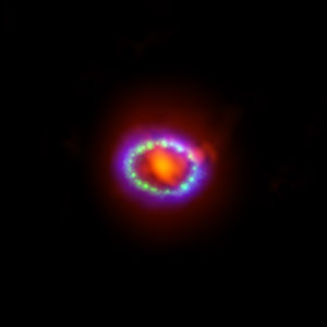 ALMA (ESO/NAOJ/NRAO), A. Angelich. Visible light image: the NASA/ESA Hubble Space Telescope. X-Ray image: The NASA Chandra X-Ray Observatory