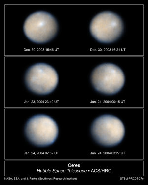 NASA, ESA, J. Parker (Southwest Research Institute), P. Thomas (Cornell University), L. McFadden (University of Maryland, College Park), M. Mutchler und Z. Levay (STScI)