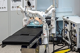 Robotik-System für minimalinvasives Operieren (MiroSurge)
(Bilder: Raumfahrer.net)