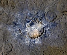 Haulani Krater (Bild: NASA/JPL-Caltech/UCLA/MPS/DLR/IDA)