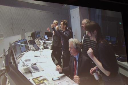 Der Moment der Trennung von Rosetta und Philae im ESOC-Kontrollraum.
(Bild: Arno Hecker / Raumfahrer.net)