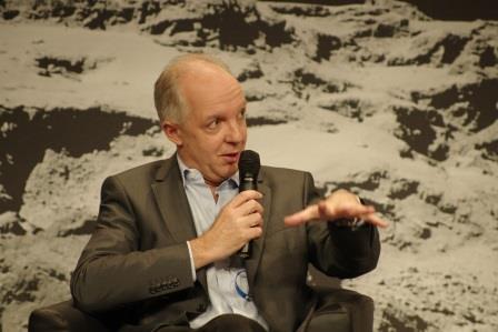 Dr. Stephan Ulamec, Philae Lander Manager des DLR, beschreibt den Verlust des Kaltgastriebwerks von Philae.
(Bild: Arno Hecker / Raumfahrer.net)