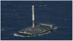Die Erststufe nach der Landung (Bild: SpaceX)