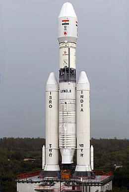GSLV MkIII vor erstem Testflug am 18. Dezember 2014 mit inaktiver kryogener Oberstufe (Bild: ISRO)