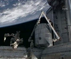 Mehrzwecklogistikmodul (MPLM) Leonardo an der ISS (Bild: NASA)