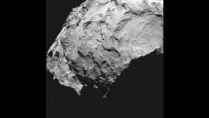 Die Landestelle "J" verfügt über ein relativ flaches Gelände und eine gute Beleuchtung durch die Sonne.
(Bild: ESA, Rosetta, MPS for OSIRIS-Team MPS, UPD, LAM, IAA, SSO, INTA, UPM, DASP, IDA)