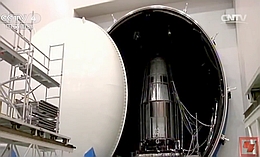Shijian 10 in Vakuumtestkammer (Bild: CCTV)
