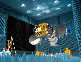 EDRS-C in Antennentestkammer. (Bild: ESA / S. Corvaja)