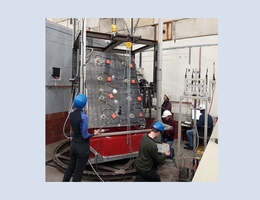 Physikerinnen und Physiker von beteiligten deutschen Instituten testen derzeit einen Prototyp des Surrounding Background Taggers für das SHiP-Experiment am CERN. Der finale Detektor wird mehr als 200-mal so groß sein. (Foto: A. Hollnagel / SHiP Collaboration)
