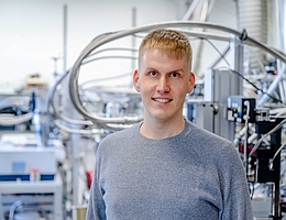 André Eckhardts Gruppe stellt die Bedingungen aus dem Weltall im Labor nach. (Foto: RUB, Marquard)