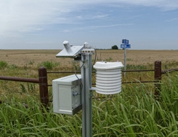 Die PyrNet-Geräte vom TROPOS haben 3 Monaten in den Feldern Oklahomas Globalstrahlung, Temperatur und Luftfeuchtigkeit im Sekundentakt gemessen. (Foto: Jonas Witthuhn, TROPOS)