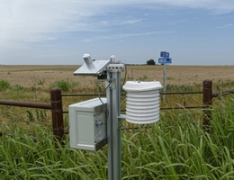 Die PyrNet-Geräte vom TROPOS haben 3 Monaten in den Feldern Oklahomas Globalstrahlung, Temperatur und Luftfeuchtigkeit im Sekundentakt gemessen. (Foto: Jonas Witthuhn, TROPOS)