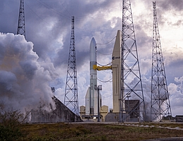 Ariane-6-Rakete beim Langzeit-Heißlauftest am 23. November 2023. (Bild: ESA/CNES/ArianeGroup/CSG)