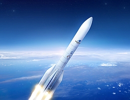 Ariane 6 im Flug - künstlerische Darstellung. (Bild: ArianeGroup / Pagecran)