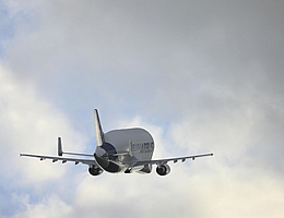 Abflug des Beluga-Flugzeugs vom Flughafen Toulouse. (Bild: Airbus)