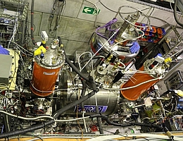 Blick von oben auf das BASE-Experiment. (Bild: BASE-Kollaboration/CERN)