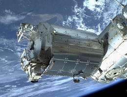 Blick auf Columbus durch Luca Parmitano am 9. Juli 2013. (Bild: ESA/NASA)