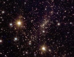 Euclids Bild des Galaxienhaufens Abell 2390 - zeigt mehr als 50.000 Galaxien und eine wunderschöne Darstellung der Gravitationslinsenbildung. Dieser Bildausschnitt entspricht nur grob einem Zehntel des gesamten Euclid-Bildfeldes, welches ungefähr zweifache Vollmondgröße hat. (Bild: ESA/Euclid/Euclid Consortium/NASA, Bildbearbeitung durch J.-C. Cuillandre, G. Anselmi; CC BY-SA 3.0 IGO)