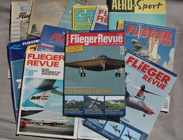 FliegerRevue - vermutlich letzte gedruckte Ausgabe oben. (Bild: Andreas Weise)
