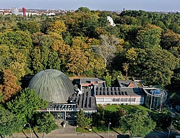 Planetarium am Insulaner, Munsterdamm 90, 12169 Berlin. (Bild: SPB / Volker Gehrmann)