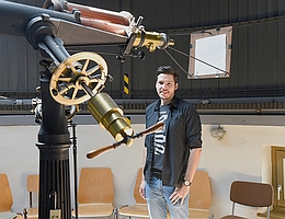 Robert Jarolim im Astronomie-Turm der Universität Graz. (Foto: Uni Graz/Vilgut)