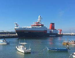 Das Forschungsschiff SONNE im Hafen von Manzanillo, Mexiko, am Ende der Forschungsfahrt SO267/2. (Foto: Tom Browning, GEOMAR)