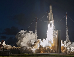 Ariane 5 startet zur Mission VA258 mit EUTELSAT KONNECT VHTS an Bord. (Bild: ESA/CNES/Arianespace/CSG)