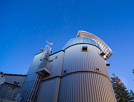 Das Vatican Advanced Technology Telescope (VATT) in Arizona in der Dämmerung. (Bild: Vatican Observatory)