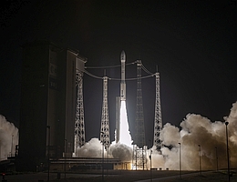 Vega-Start zur Mission VV23. (Bild: ESA/CNES/Arianespace)