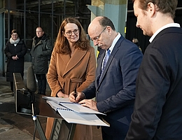 Vertragsunterzeichnung im HTM Peenemünde. (Bild: HTM Peenemünde)