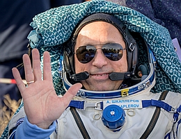 Anton Schkaplerow an 30. März 2022 nach der Landung mit Sojus MS-19. (Bild: NASA / Bill Ingalls)