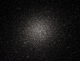 Der Kugelsternhaufen Omega Centauri in einer Kombination der Daten der dritten Gaia-Datenveröffentlichung mit dem neuen Gaia Focused Product Release: das Ergebnis ist eine überwältigende Vielzahl von Sternen. Die dargestellten Sterne haben unterschiedliche Helligkeiten, von 6,5 Magnituden, was gerade unter der Sichtbarkeitsgrenze des bloßen Auges liegt, bis hin zu den schwächsten Sternen mit einer Helligkeit von 21,8 Magnituden – über eine Million Mal lichtschwächer. (Bild: ESA/Gaia/DPAC. Acknowledgement: Stefan Jordan, Katja Weingrill, Alexey Mints, Tineke Roegiers. Visualisierung: Gaia Sky, Toni Sagristà)